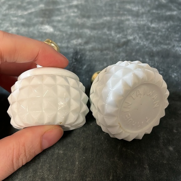 VTG Taiwan Salt and Pepper Shakers - Picture 3 of 3